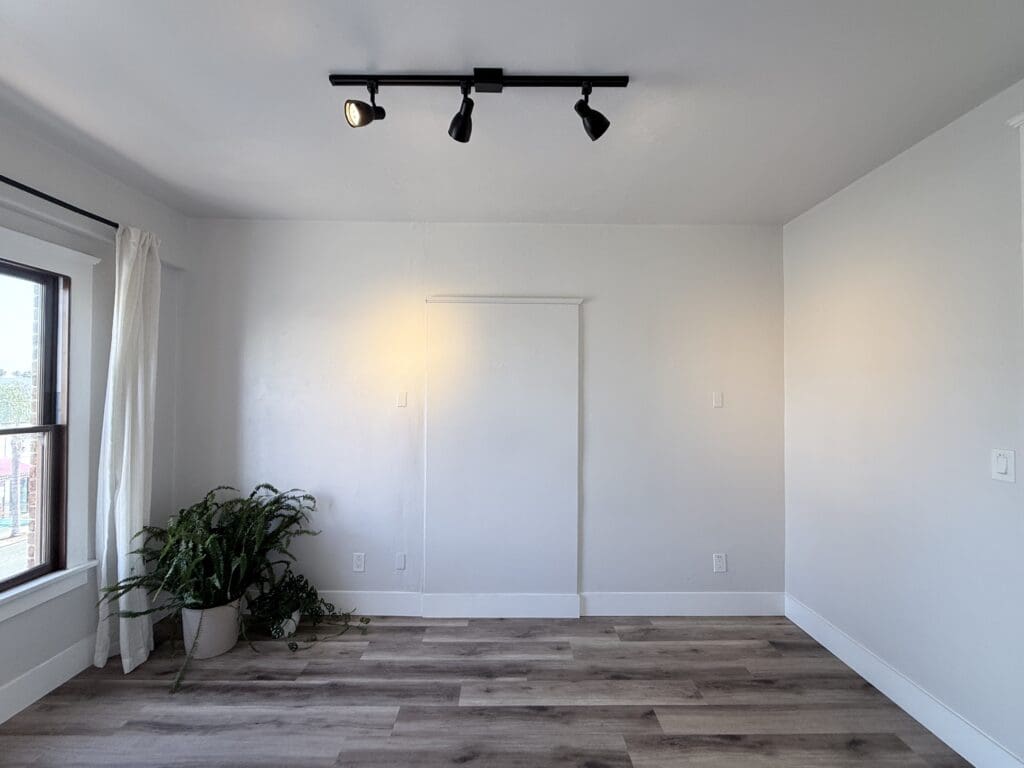 The Astreya gallery in San Diego: empty.